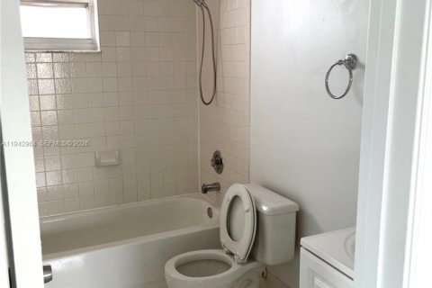 Villa ou maison à louer à Miami, Floride: 4 chambres, 199.37 m2 № 1999289 - photo 8