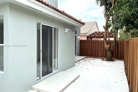 Villa ou maison à louer à Miami, Floride: 4 chambres, 199.37 m2 № 1999289 - photo 5