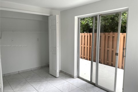 Villa ou maison à louer à Miami, Floride: 4 chambres, 199.37 m2 № 1999289 - photo 3