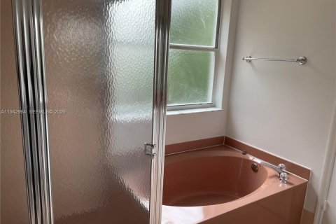 Villa ou maison à louer à Miami, Floride: 4 chambres, 199.37 m2 № 1999289 - photo 11