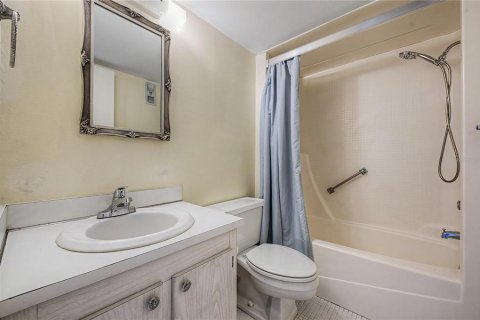 Condo in Dunedin, Florida, 2 bedrooms  № 2150617 - photo 12