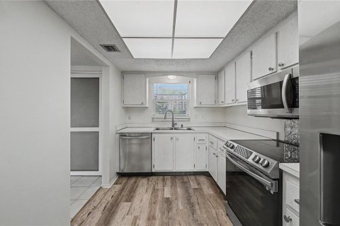 Condo in Dunedin, Florida, 2 bedrooms  № 2150617 - photo 6
