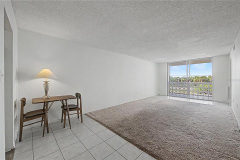 Condo in Dunedin, Florida, 2 bedrooms  № 2150617 - photo 4