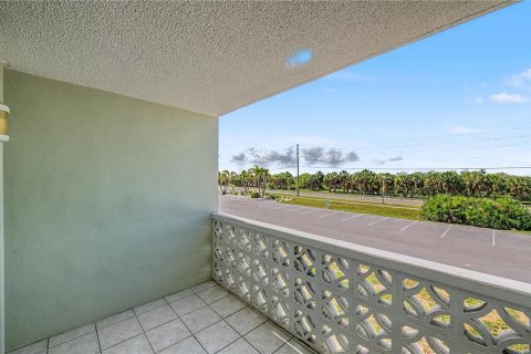 Condo in Dunedin, Florida, 2 bedrooms  № 2150617 - photo 14