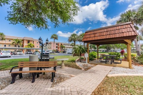 Condo in Dunedin, Florida, 2 bedrooms  № 2150617 - photo 18