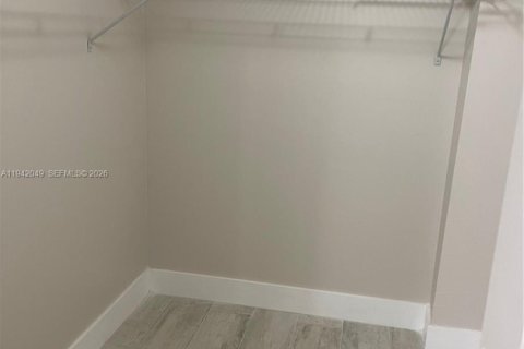 Condominio en alquiler en Lauderhill, Florida, 2 dormitorios, 100.8 m2 № 1999057 - foto 9