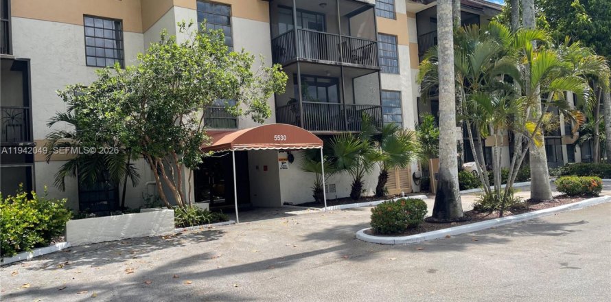 Condominio en Lauderhill, Florida, 2 dormitorios  № 1999057