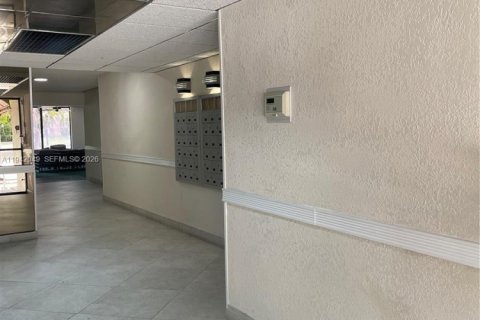 Condominio en alquiler en Lauderhill, Florida, 2 dormitorios, 100.8 m2 № 1999057 - foto 3