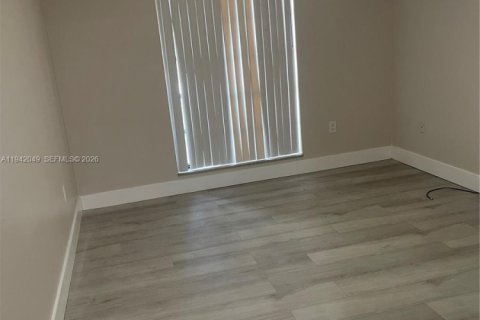 Condominio en alquiler en Lauderhill, Florida, 2 dormitorios, 100.8 m2 № 1999057 - foto 7