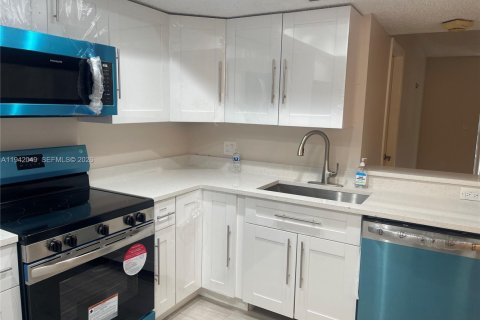 Condominio en alquiler en Lauderhill, Florida, 2 dormitorios, 100.8 m2 № 1999057 - foto 8