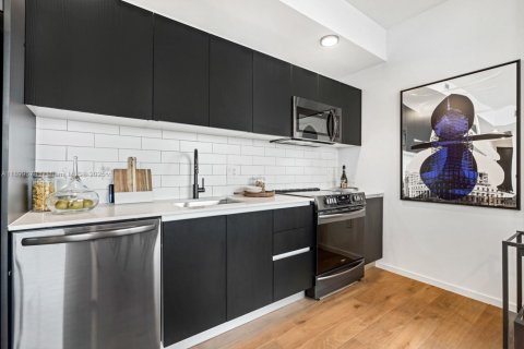 Condominio en alquiler en Miami, Florida, 2 dormitorios, 111.67 m2 № 2081660 - foto 6
