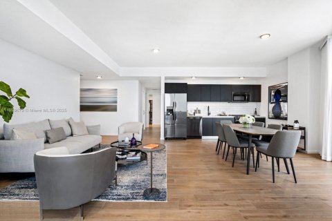 Condominio en alquiler en Miami, Florida, 2 dormitorios, 111.67 m2 № 2081660 - foto 4