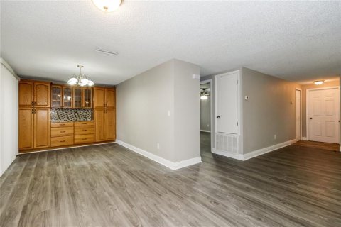 Casa en alquiler en Valrico, Florida, 3 dormitorios, 127.09 m2 № 1905091 - foto 5