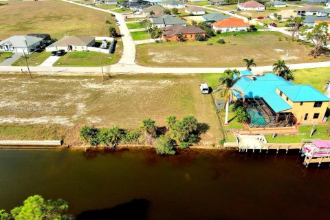 Land in Cape Coral, Florida № 1859640 - photo 4