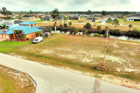 Land in Cape Coral, Florida № 1859640 - photo 7