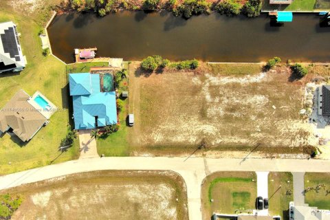 Land in Cape Coral, Florida № 1859640 - photo 3