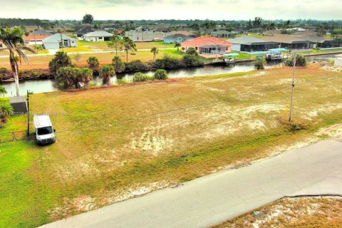 Land in Cape Coral, Florida № 1859640 - photo 9