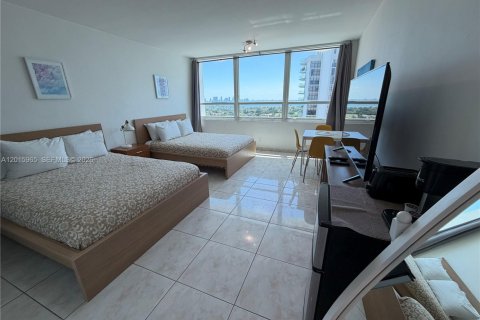 Condo in Miami Beach, Florida  № 2247401 - photo 12