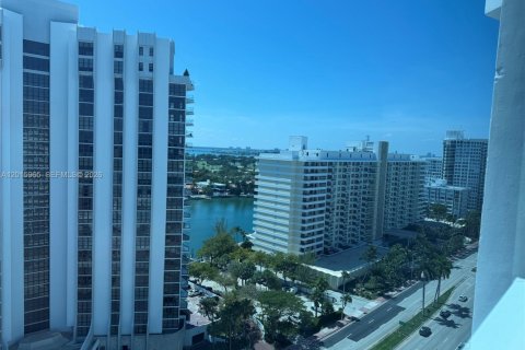 Condo in Miami Beach, Florida  № 2247401 - photo 3