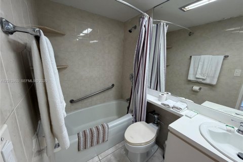 Condo in Miami Beach, Florida  № 2247401 - photo 6