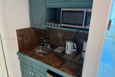 Condo in Miami Beach, Florida  № 2247401 - photo 5