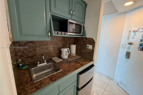 Condo in Miami Beach, Florida  № 2247401 - photo 8