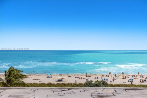 Condo in Miami Beach, Florida  № 2247401 - photo 17