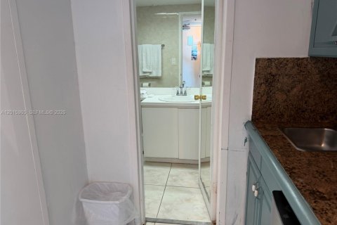 Condo in Miami Beach, Florida  № 2247401 - photo 4