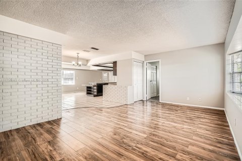 Villa ou maison à vendre à Coral Springs, Floride: 3 chambres, 149.67 m2 № 1665542 - photo 4