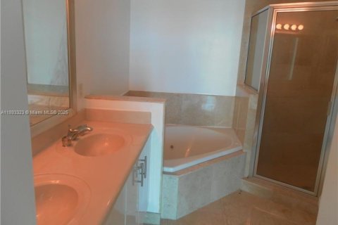 Copropriété à louer à North Bay Village, Floride: 2 chambres, 116.22 m2 № 1945943 - photo 14