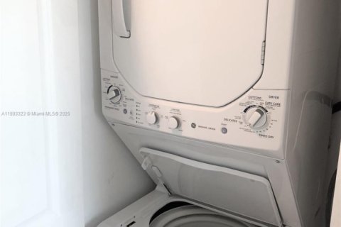 Copropriété à louer à North Bay Village, Floride: 2 chambres, 116.22 m2 № 1945943 - photo 18