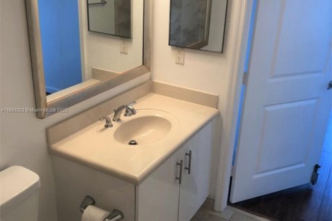 Copropriété à louer à North Bay Village, Floride: 2 chambres, 116.22 m2 № 1945943 - photo 19