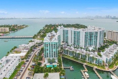 Copropriété à louer à North Bay Village, Floride: 2 chambres, 116.22 m2 № 1945943 - photo 1