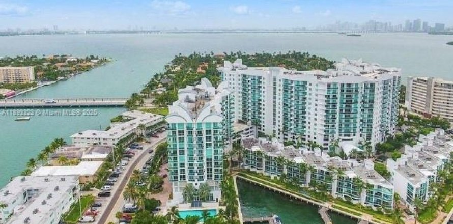 Condo à North Bay Village, Floride, 2 chambres № 1945943