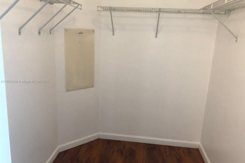 Copropriété à louer à North Bay Village, Floride: 2 chambres, 116.22 m2 № 1945943 - photo 15