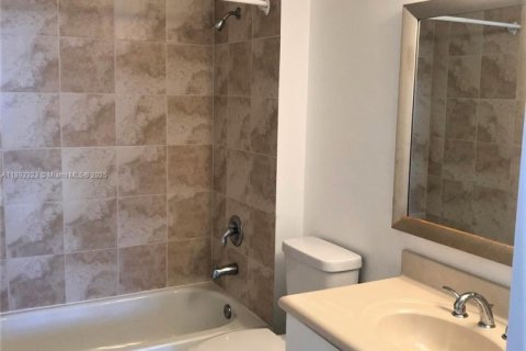 Copropriété à louer à North Bay Village, Floride: 2 chambres, 116.22 m2 № 1945943 - photo 20