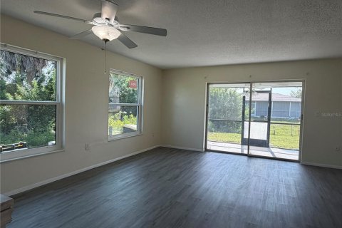 Condo in Punta Gorda, Florida, 2 bedrooms № 2197522 - photo 9