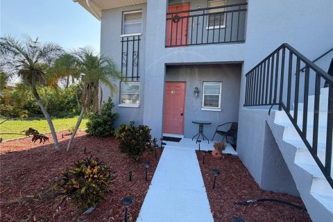 Condo in Punta Gorda, Florida, 2 bedrooms № 2197522 - photo 27