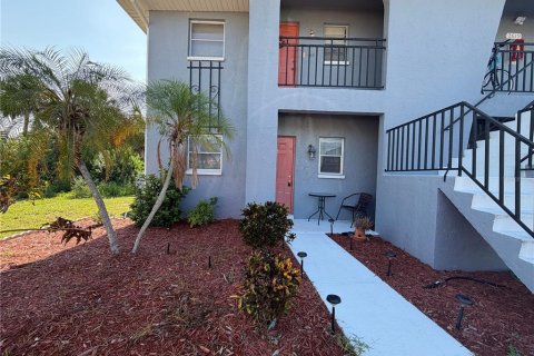 Condo in Punta Gorda, Florida, 2 bedrooms № 2197522 - photo 2