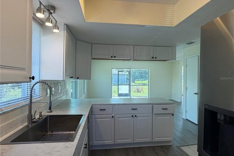 Condo in Punta Gorda, Florida, 2 bedrooms № 2197522 - photo 8