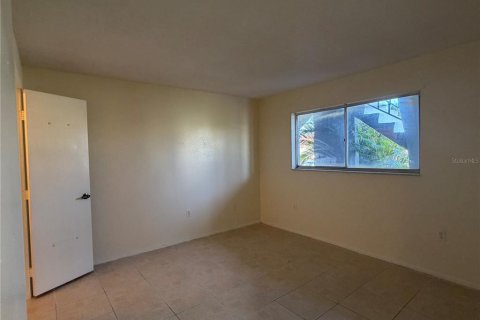Condo in Punta Gorda, Florida, 2 bedrooms № 2197522 - photo 13