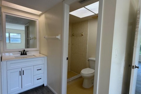 Condo in Punta Gorda, Florida, 2 bedrooms № 2197522 - photo 21