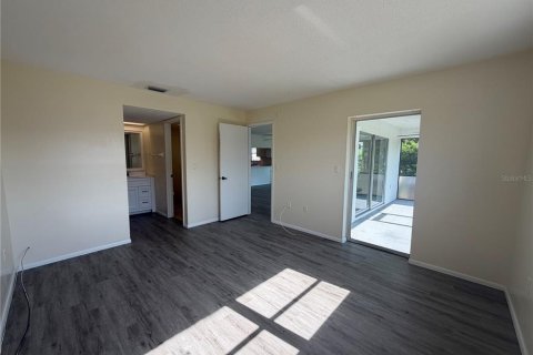 Condo in Punta Gorda, Florida, 2 bedrooms № 2197522 - photo 19