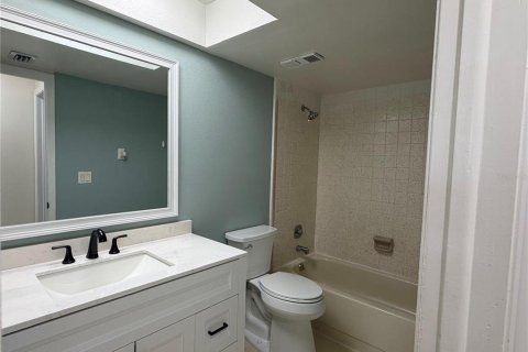 Condo in Punta Gorda, Florida, 2 bedrooms № 2197522 - photo 12