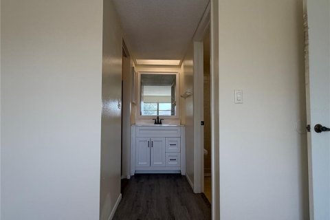 Condo in Punta Gorda, Florida, 2 bedrooms № 2197522 - photo 20