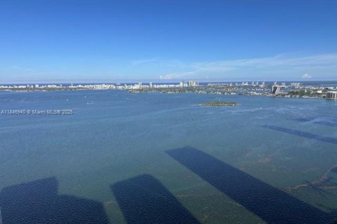 Condo in Miami, Florida, 2 bedrooms  № 1935852 - photo 4