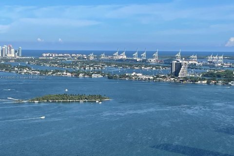 Condo in Miami, Florida, 2 bedrooms  № 1935852 - photo 5