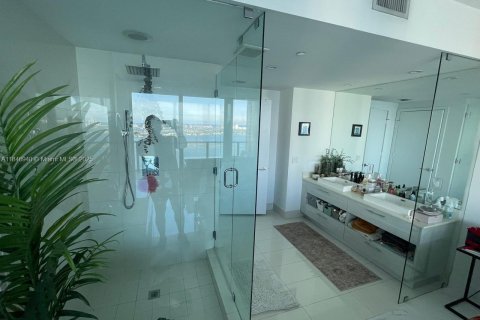 Condo in Miami, Florida, 2 bedrooms  № 1935852 - photo 14