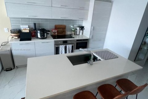 Condo in Miami, Florida, 2 bedrooms  № 1935852 - photo 9
