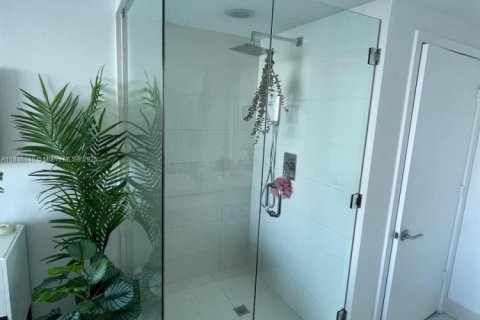 Condo in Miami, Florida, 2 bedrooms  № 1935852 - photo 13